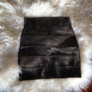 Fitted black and gold body con mini skirt.